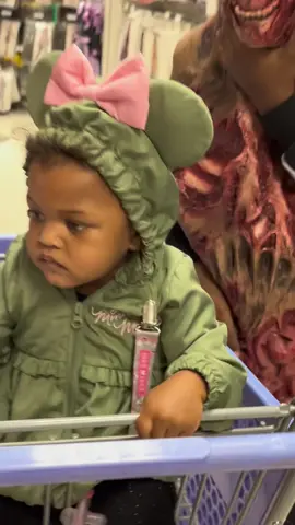 He scared my baby 🤣🤣🤣 🎃 #halloween #fyp #foryoupage #prank #viral #viraltiktok 