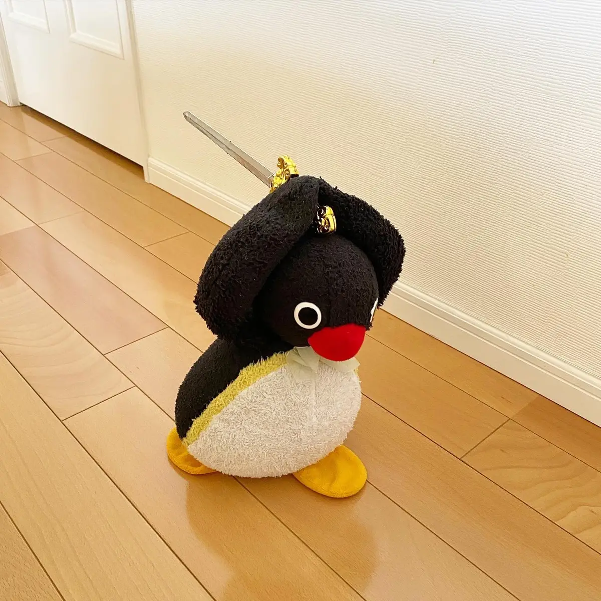 🐧😏⚔ ・ #ピングー #pingu #ぬい撮り #ペンギン #penguin #🐧 #剣 #sword #stuffedanimals #plushies #nootnoot #japan 