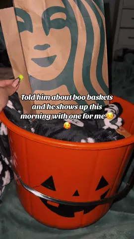 A spoiled baby 🥰 #themetaphysicalmoon #boobasket #thankyoutomyman #mymanmymanmyman 