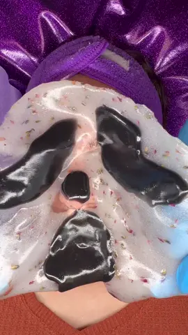 @esthemax Hydrojelly Mask? When applying Hydroljelly Masks make sure you leave yourself with some thick edges. Once the mask is completely hardened use your finger tips to gently lift the edges then glide your finger along the outside of the mask! And bam! Easy removal just like that!  For this fun and soooky mask I mixed @esthemax Intensive Aftercare and Egyptian Rose Hydrojelly Masks and for the spooky eyes I used Purifying Activated Charcoal. #breezyrosebeauty #brbimgettingpampered #brbimgettingwaxed #siwax #siwaxer #siwaxing #statenisland #statenislandsmallbusiness #statenislandwaxing #statenislandwaxer #statenislandwax #nycwax #nycwaxer #nycwaxing #hardwax #glossgenius #hallowgenius #esthemax @esthemax @GlossGenius 