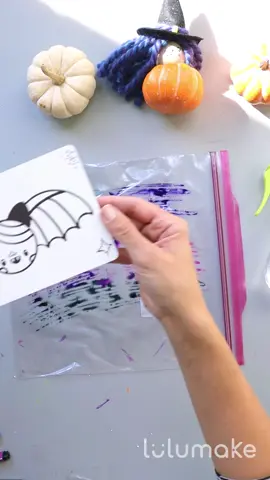 Have you ever tried this? 👀 HOW is below👇🏻⁣ ⁣ ⁣ 🦇 use WASHABLE MARKERS on a plastic bag ⁣ 🦇 use PERMANENT marker on a watercolor paper⁣ 🦇use WATER to spray the bag ⁣ 🦇 Ta-daaaaaa⁣ ⁣ ♻️ wipe off the plastic bag & use it as usuall 👍🏻⁣ ⁣#halloweencraft #halloweencrafts #easycraft #easycraftideas #finemotorskills #easycraft 