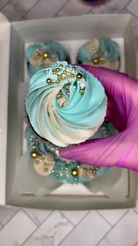 This is my favorite way to fo multi colored swirls! Piping tip wilton 1G 💙 #cake #cupcakes #cakereel #cakereels #food #Foodie #viral #cakemaking #cupcakedecorating #cupcaketiktok #baketok #caketok #cakemaker #homemade #reelsviral #satisfying #satisfyingvideo #pipingvideo #foodoftheday #fyp #cakelover #howto #tutorial #LearnOnTikTok 
