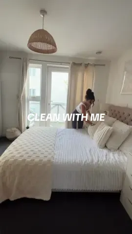 Clean my room up with me🧽 #cleanwithme #tidy #satisfying #fyp 