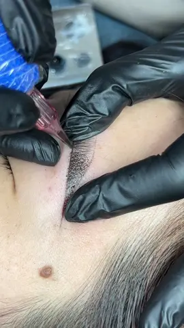 Nghe tiếng kim mê hông cả nhà, kỹ thuật gim hạt mực nào chắc hạt đó nha, làm chân mày bây giờ quá là nhàn luôn ạ 🥰. #phunxam #phunxamthammy #hocphunxamsaigon #thuduc #amyphunxam #phunxamthuduc #xuhuong #hocphunxamnangcao #hocphunxamonline #phunmay #ombre #phunxamchuyennghiep 