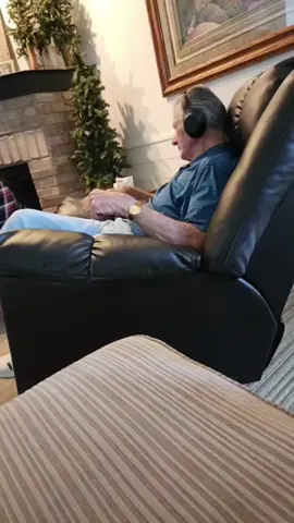 Meet my grandfather, a music lover at heart. He's 94 and just discovered Sony headphones – now it's his one and only Christmas wish! 🎄🎶 @Sony let's make his holiday unforgettable! @Sony Music 