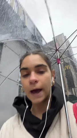 Amazin choice umbrella baby #umbrella #rain #rainy #nyc #nycrain #newyorkrain #umbrella #amazon #amazinumbrella 