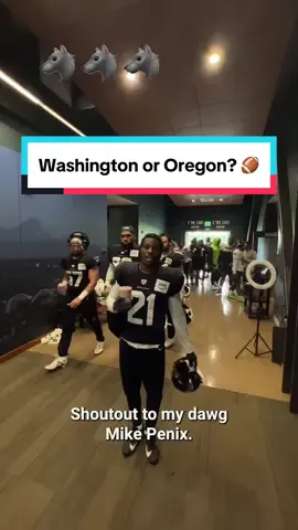 Go Dawgs or Go Ducks? 🤔 #collegegameday #washingtonhuskies #oregonducks 