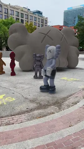 KAWS IN TORONTO #kaws #vfx #toronto 