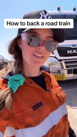 A little insight into how i back a #roadtrain 