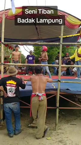 Biasa nya diadakan Tiban untuk mengundang hujan tapi Sampek hari ini blm ada tanda