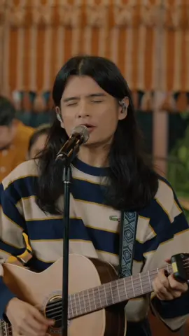 Ben & Ben performs ‘Leaves’ live at The Cozy Cove. #liveatthecozycove #benandben #cozycove #leaves #fyp 