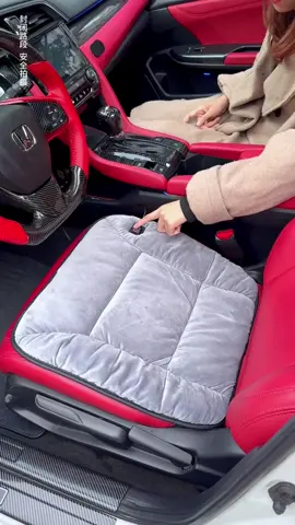 #CapCut Essential for driving in winter Hot cushion, warm and comfortable, #heatedcushion #cargoodthing #essentialfordriving #carcushion #cargoodthings #carcushion #seatcushion #fyp #greenscreen 