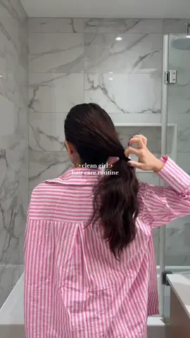 hair wash day🎀🛁🫧✨ #hairwashday #cleangirlaesthetic #haircareroutine #sundayreset #hairtok #hairroutine #thatgirl #asmr #asmrroutine 
