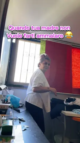 Come si è sbrigata a chiudere 😂 @Angela Alviti #maaaèvalè #ehvaleee #ridere #coppia #mammaepapà #moglieemarito #mamma #papá 