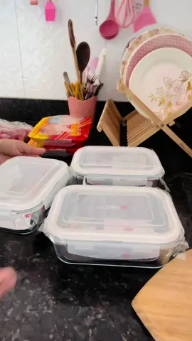 Domingou com um  vídeo bem satisfatório e com #ASMR por aqui: organização das carnes da semana com os melhores potes herméticos  de vidro,  amei esse kit. Tudo separado e bem visivel, estrogonofe, bufe de carne e frango e frabgo roa desfiar. E na geladeirq ainda tinha feijao e frango.  8466 106 851 #asmrvideo #ugc #ugccreator #ugccontent #ugccreators #potehermetico #potehermético #potesherméticos #organization #organizacao #geladeiraorganização #cozinhaorganizada #geladeiraorganizadaelimpa #satosfatorio 