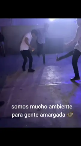 obvio #bailes #amigos #bailando #algobien #baile #TikTokFashion #minimini 