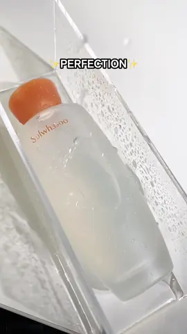 I really love the new-luxurious packaging with the watery texture🥹 #SulwhasooIndonesia #Skincare #EssentialComfort #Toner #FYP 