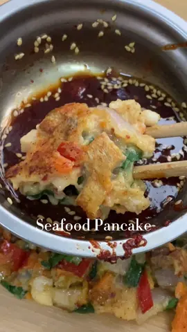 Seafood Pancake - Ingredients 🥣: 250g chives 1 onion 2 carrots 1 red pepper 1.5 cup roughly chopped prawn salt & pepper to taste 2 tbsp soy sauce 1 tsp sesame oil 1 tbsp chilli flakes (gochugaru) 100g flour + 60g corn starch Water (adjust according to consistency) for the dipping sauce: 2 tbsp soy sauce 1 tbsp vinegar 1 tbsp gochujang 2 tsp sesame oil sesame seeds #seafoodpancake #pancake #koreanpancake #food #FoodTok #Foodie #foodtiktok #FoodLover #cooking #koreanfood #healthyrecipe #tiktok #shorts #reels  #nutritiousrecipe #highprotein #weightloss #macro #fyp #foryoupage #malaysia #kualalumpur #explorepage #yiengsekmeh