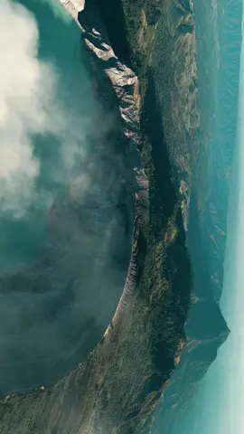 Explore the beauty of Ijen from above 🌋 #fyp #tiktok #travel #drone #dronevideo #kawahijen #indonesia🇮🇩 #trending 