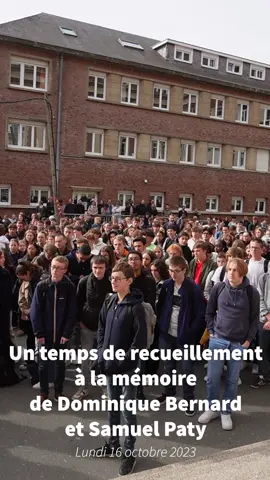 Avant la minute de silence en hommage à Dominique Bernard et Samuel Paty au lycée général et technologique de l'Ensemble Baudimont. Recueillement. Emotion. Compassion. #ensemblebaudimont #arras