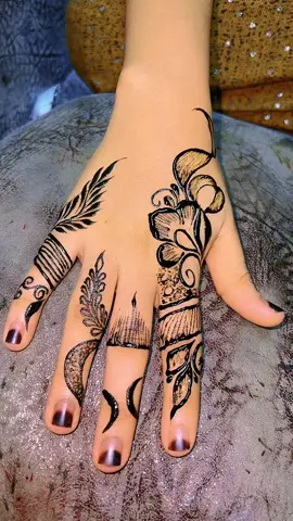 @Muna lucky @saciida katiin @Henna and arts🇸🇴❤️ @Ramla_hair_design 
