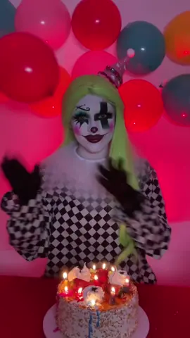 HAPPY BIRTHDAY?🤡 #halloweenmakeup #halloweencostume #clownmakeup #devilclown FAKE BLOOD⚠️ FAKE SITUATION #maquillajeartistico 