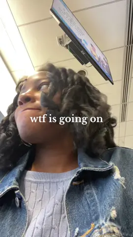 I went to the gate agent expeditiously.  #americanairlines #traveltiktok #airporttiktok #wth #fyp #fypシ゚viral 