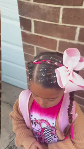 School hairstyle 🎀 wearing 6in #deekahairclip  #DeekaHairAccessories #glitterhairstyle #hairstyleideas #haircare #hairideasforgirls #hairideasforschool #hairaccessories #deeka 