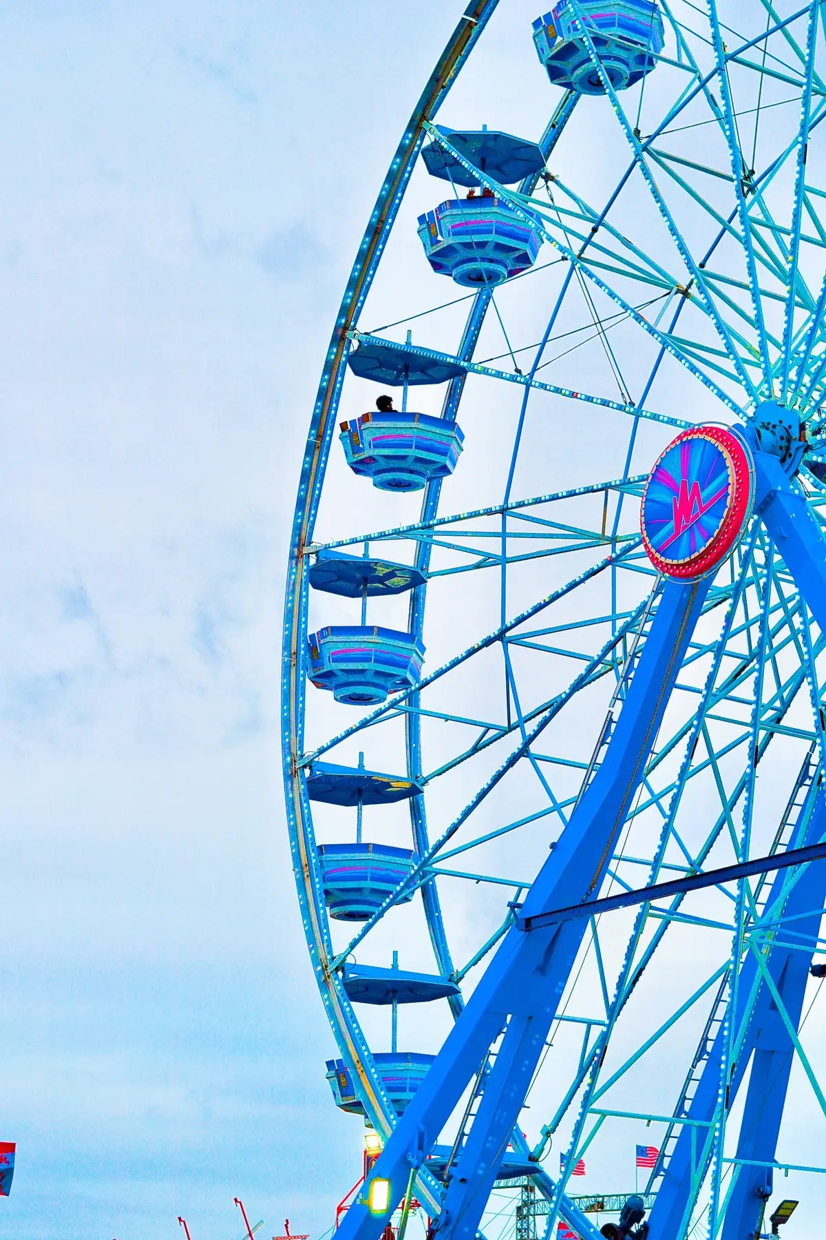 Which is your favorite? #fairphotography #sonya6000 #fairday #pastelaesthetic #turquoisesky #sky #ferriswheel #fypp 