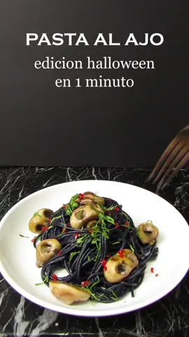 PASTA AL AJO edicion halloween en menos de 1 minuto!!! Me faltaron algunos ingredientes en la receta y como siempre mis amigos de @JOKR me salvaron y me trajeron varios insumos que me faltaban en tan solo minutos!!! #pasta #pastaalajo #halloween #recetasdehalloween #peru 