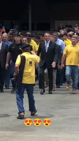 Bolsonaro recebido com honrarias militares e ainda marchou ao lado dos veteranos do batalhão. 😍😍😍#somostodosbolsonaro #bolsonaro2026   @Ricardonoturna 