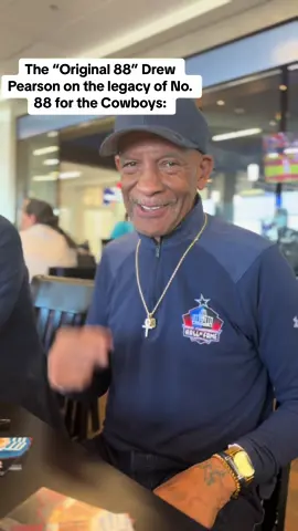 Ever get a chance to watch a game with a Hall of Famer? Drew Pearson is hanging out and talking football at Sports 88 today ahead of the #Cowboys big MNF matchup! 🏈 Drew Pearson’s Sports 88 is near Gate E5 📍#DallasCowboys #GoCowboys #MNF