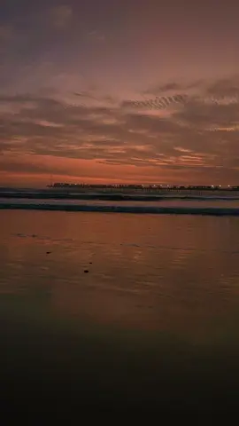 Yo no me dejo llevar de nadie ,Yo solo me dejo llevar de tu sonrisa 🎶🌻❤️‍🩹 #ojitoslindos #badbunny @Bad Bunny #atardeceres #peru #playa  #puertopimentel #chiclayo #reggaeton #paradedicar #musicaconletras #parati #tiktok 