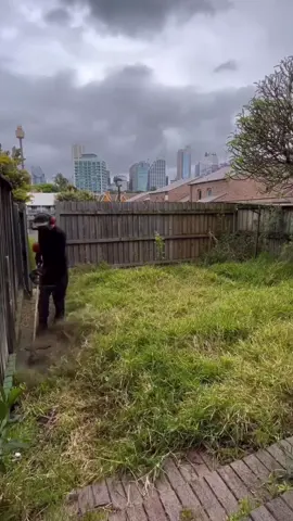 No rain will stop me  #satisfy #Satisfying #satisfyingvideo #davidbeckham #lawncare #lawn #CleanTok #trending #nathanslawnsandgardens #echotoolsaustralia 