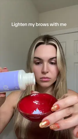 bleach my eyebrows with me. as a blonde can’t stand dark brows(for me specifically), need them to match my hair color #lighteyebrows #bleachedbrows #bleachedeyebrows #lightenbrows 