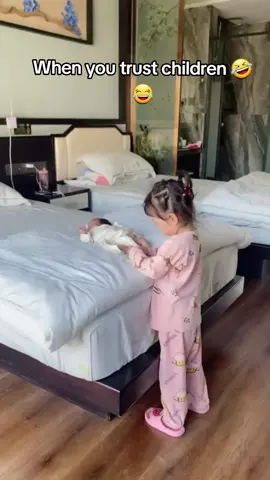 What would you do if she were the mother of the last child?🤣😂#babyfunnyvideo #baby_smile #foryoupage #explore #babylove #babyshark #babylaughing #baby_eat #zyxcba #jhonson #xuhuong #jhonsonthe #cute #fyp #fypシ゚viral #baby_dirty #funnyvideos 