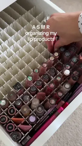 i’ve been needing a new way to store my lippies so i dont have to dig thru bins and make a mess to find what i need so these grid organizers are perfect! 🙌🏼 i’m prob going to end up making the grid smaller and adding my eye pencils/mascaras/etc. but this is good for now! Now i can really see everything i have and get to what i need easily 🫶🏼 #asmrorganzing #makeupasmr #organizingalexdrawers #organizingmakeup #lipstickgridorganizer #drawergridorganizer #lipglossorganizer #liplinerorganization #nomusicnotalkingasmr #rummagingasmr #vanityorganization