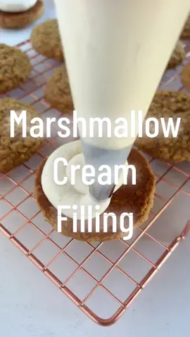 Marshmallow cream filling for pumpkin spice oatmeal cream pies! #marshmallow #oatmealcremepies 