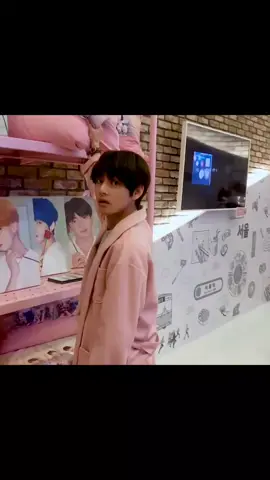 V dances ‘MIC Drop’ @ BTS POP-UP : HOUSE OF BTS - BTS #taehyung #kimtaehyung #V #bts #bts_official_bighit #btsarmy #btsxarmy #xuhuong #xuhuongtiktok #reacion #jade_97jk #viral 