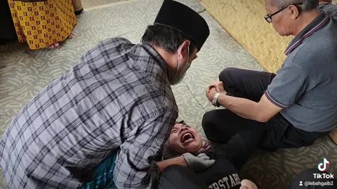 sebelum di obatin sudah kerasukan duluan semuga cepet sembuh tteh nya#arternatif #lebahgaib #jin #lambu 