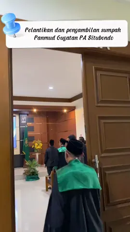 PASITNews  Pelantikan dan Pengambilan Sumpah Panitera Muda Gugatan PA Situbondo Rabu, 18 Oktober 2023, bertempat di Aula Pengadilan Agama Situbondo, telah dilaksanakan Pelantikan dan Pengambilan Sumpah Jabatan Panitera Muda Gugatan Pengadilan Agama Situbondo. Acara ini dihadiri oleh Ketua, Wakil, Panitera, dan seluruh aparatur Pengadilan Agama Situbondo. Turut hadir dalam acara tersebut Ketua Pengadilan Kraksaan dan rombongan. Adapun pejabat yang dilantik yaitu Bapak Syafik'udin, S.H. Semoga dengan jabatan yang baru dapat berkolaborasi bersama Pengadilan Agama Situbondo untuk meningkatkan pelayanan kepada masyarakat pencari keadilan.