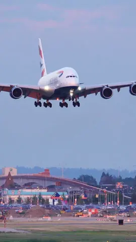 King of the Skies BUTTER Landing! #evningtime amazing view #fyp #foryou #avgeek #airplane #aviation #aircraft #airbusa380 #a380 #yvr #vancouverbctiktok #landing #foryoupage #viralvideo #pilot #airlines #pilot #amizing_video 