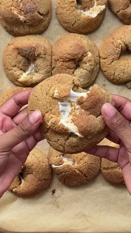 Marshmallow-stuffed pumpkin spice cookies for all the PSL addicts out there. @Aldi UK’s mixed spice is a tasty little pumpkin spice dupe that’ll give you serious autumn vibes. #Ad #AldixMob
