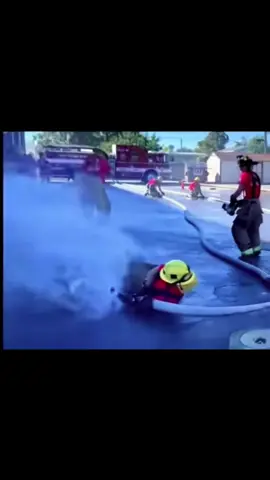 #miprimerachamba #paratii #parati #foryoupageofficiall #foryou #fu #viral #viralvideo #firefighter #funny #funnyvideos #fail 