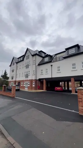 Multiple homes and flats in Windsor completely transformed after @Tilewalaofficial completed a huge renovation project on the site, check them out