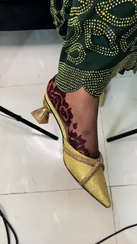 Red henna ,henna stencils makeup all by HafsatGlamour🥰lafayaa available @Laffaya_by_sultan_palace🇳🇬 #shirutarabakadakowalafiya #fypシ゚viral🖤tiktok☆♡🦋myvideo #chebebyhafsatglamour #viral #trending#trendingvideo #kanohennaartist #fypシ゚viral #