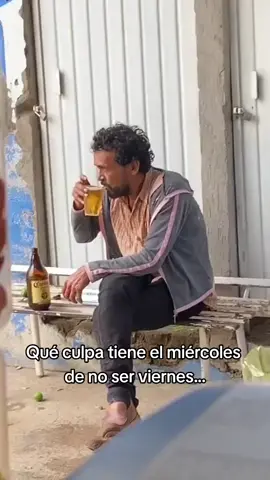 Qué culpa tiene el miércoles de no ser viernes 🥴 #borrachos_parranderos #borrachosmexico #cruda #unanoesninguna #humor #borracherasegura #risas 