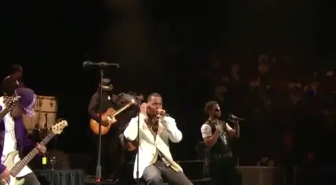 Concerto di Aventura al Madison square garden di New York (2007)... Canciòn: Enseñame a olvidar🎶 #aventura #romeosantos #ensenameaolvidar #obsesiòn  #2000s #italia #bachata #concerto  #newyork #foryou #fyp #fypシ #viral  #perte #virale 