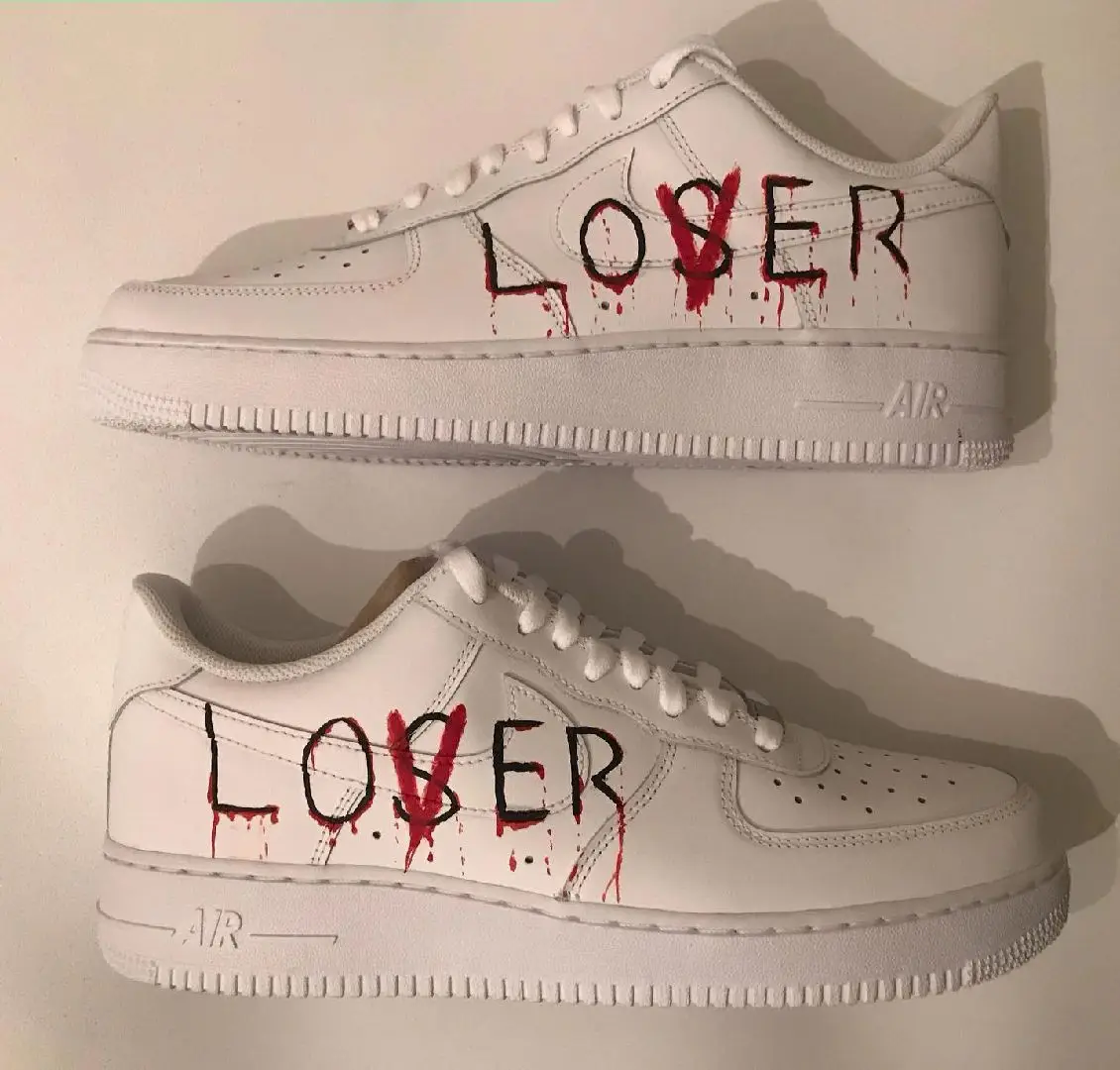 Who would want to buy these great sneakers? Credits to cmm_custom #sneakers #itmovie #itchapter1 #it2017 #pennywise #pennywisethedancingclown  #losers #losersclub #stephenking  🎈🎈    