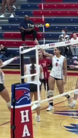 1 of 11 blocks from last night 😜 #lusialangi #bteamballer #middleblocker #volleyball #vb #volleyballgirls #vbgirls #foryou #foryoupage #fyp #hs #sports #athlete #d1 #relatable #volleyballblock #celly 